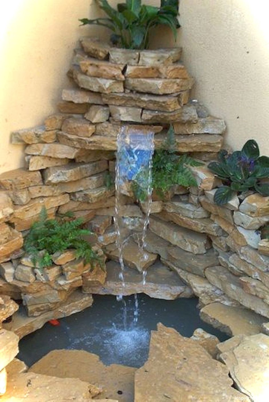 Декоративный фонтан из камня