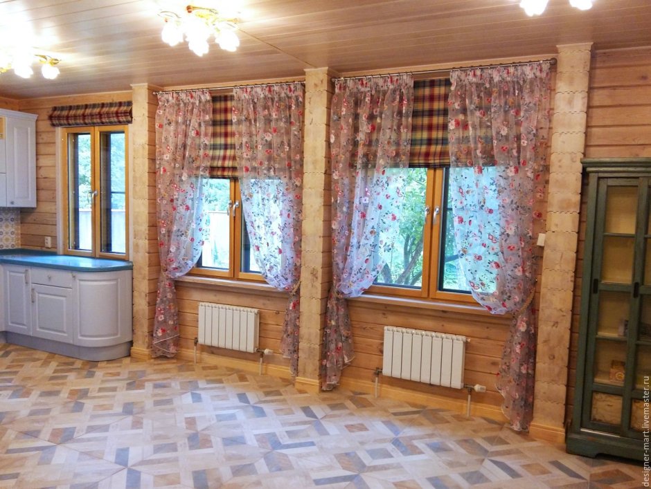 Рулонные шторы в деревянном доме