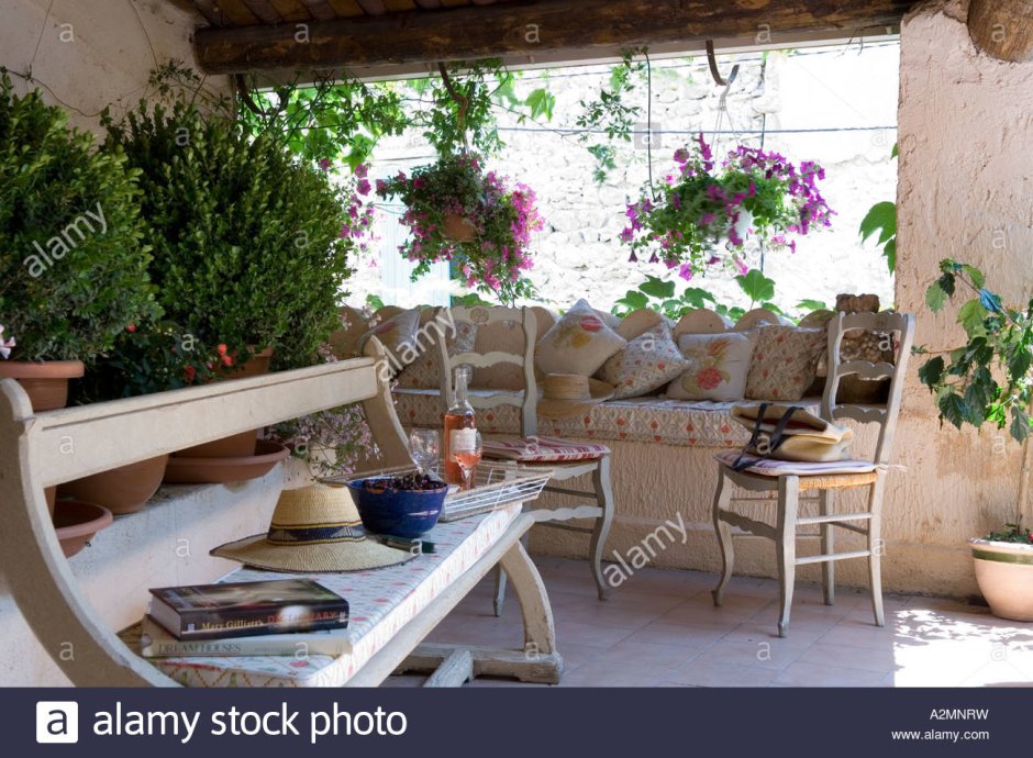 Уютный дворик в Провансе