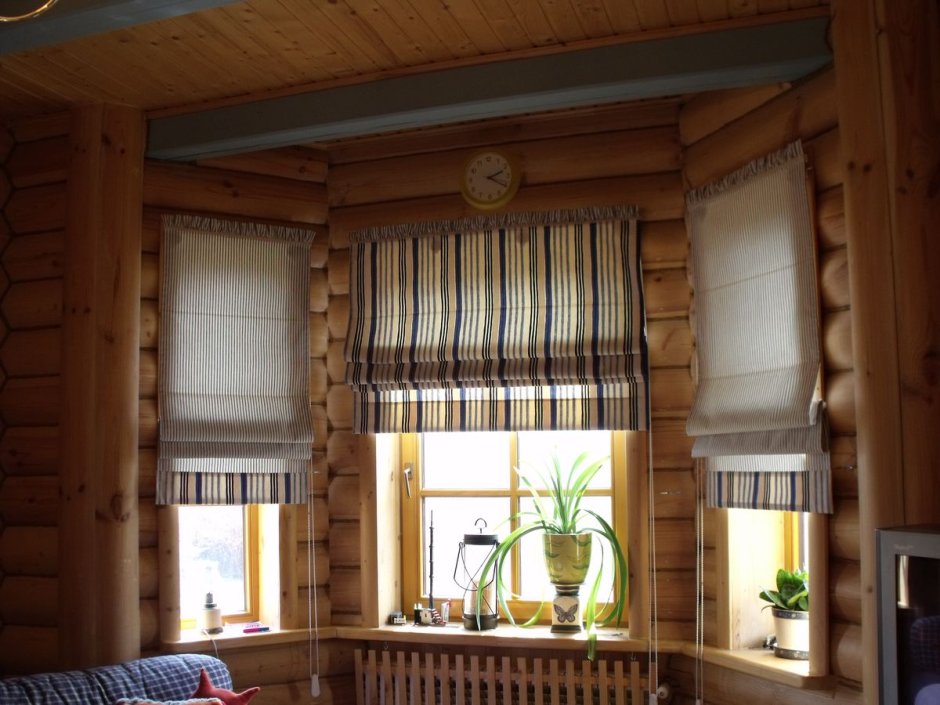 Шторы для маленьких окон в деревянном доме