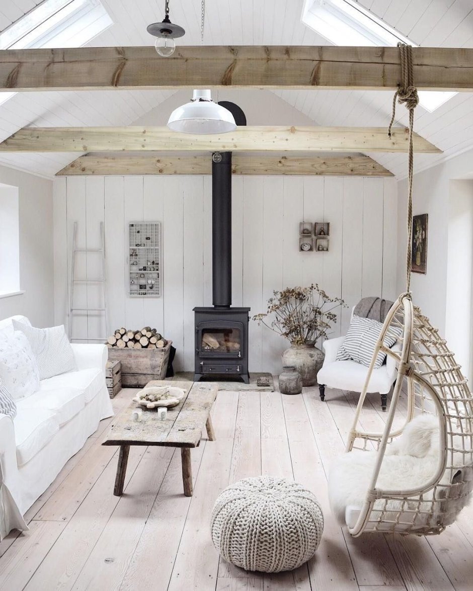 Интерьер в скандинавском стиле в деревянном доме