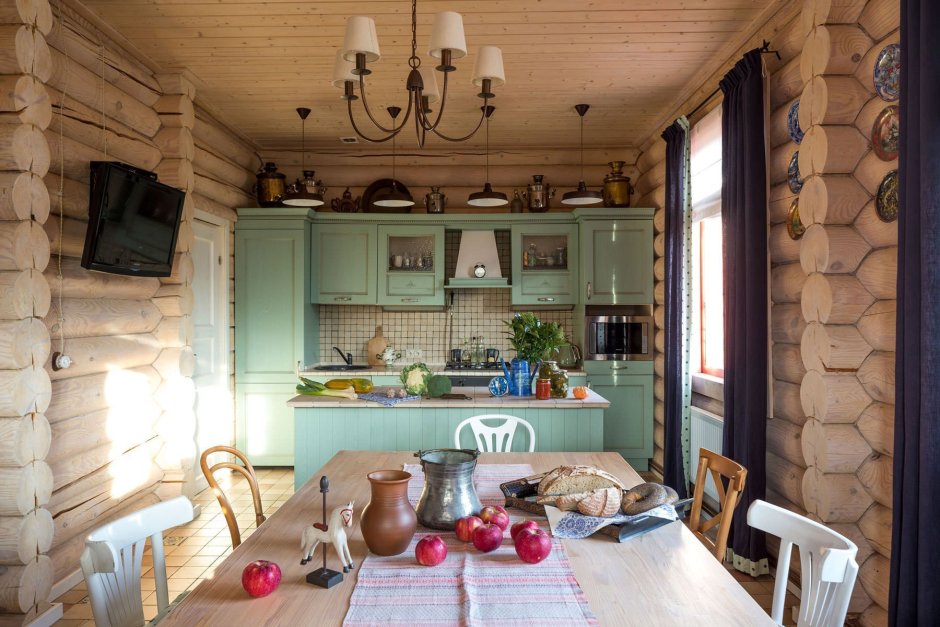 Кухня в бревенчатом доме в стиле Прованс