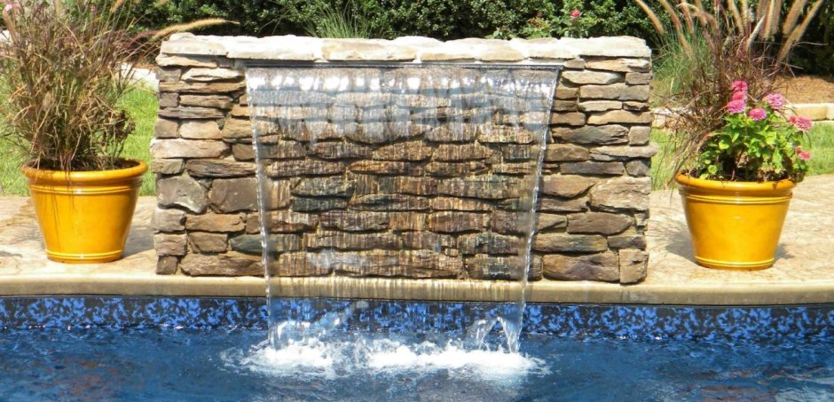 Декоративный водопад с бассейном