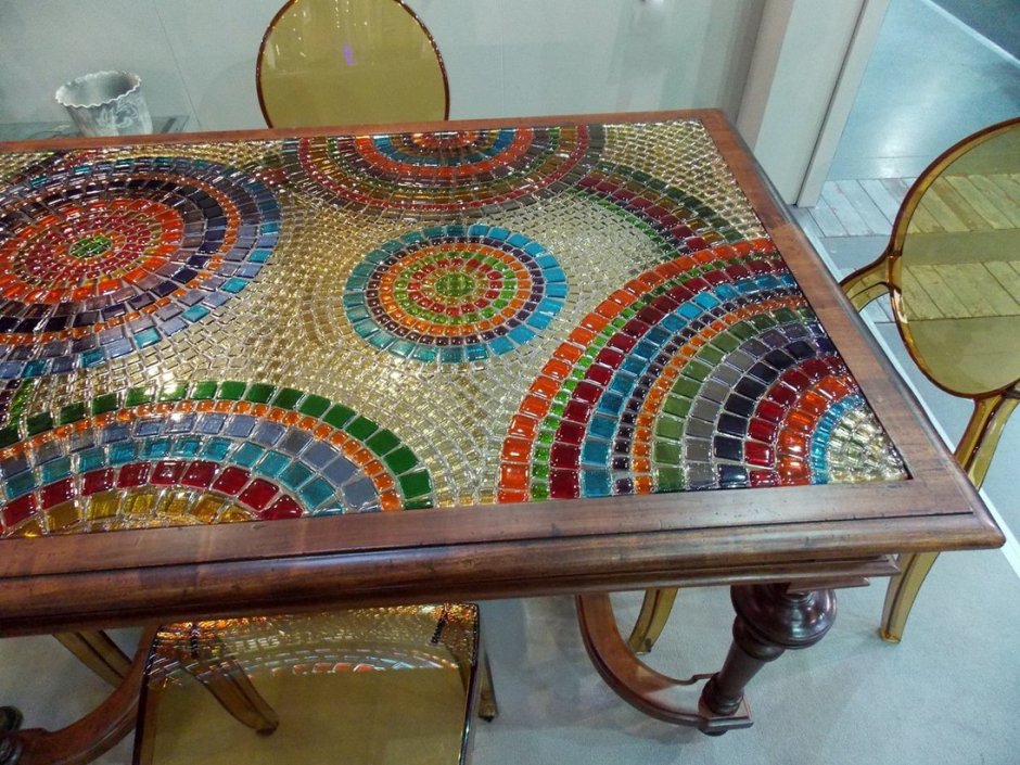 Декорирование стола мозаикой