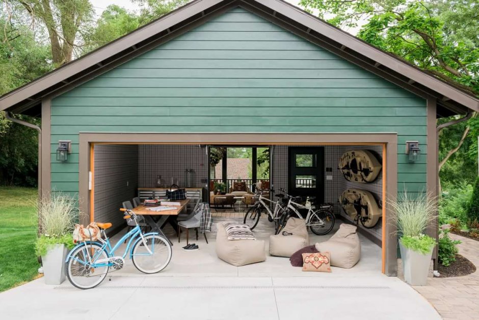 Уютный маленький гараж
