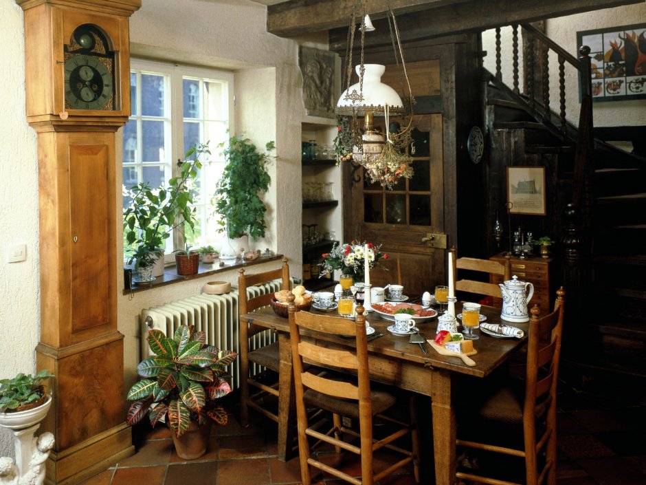 Уютная кофейня в старинном стиле