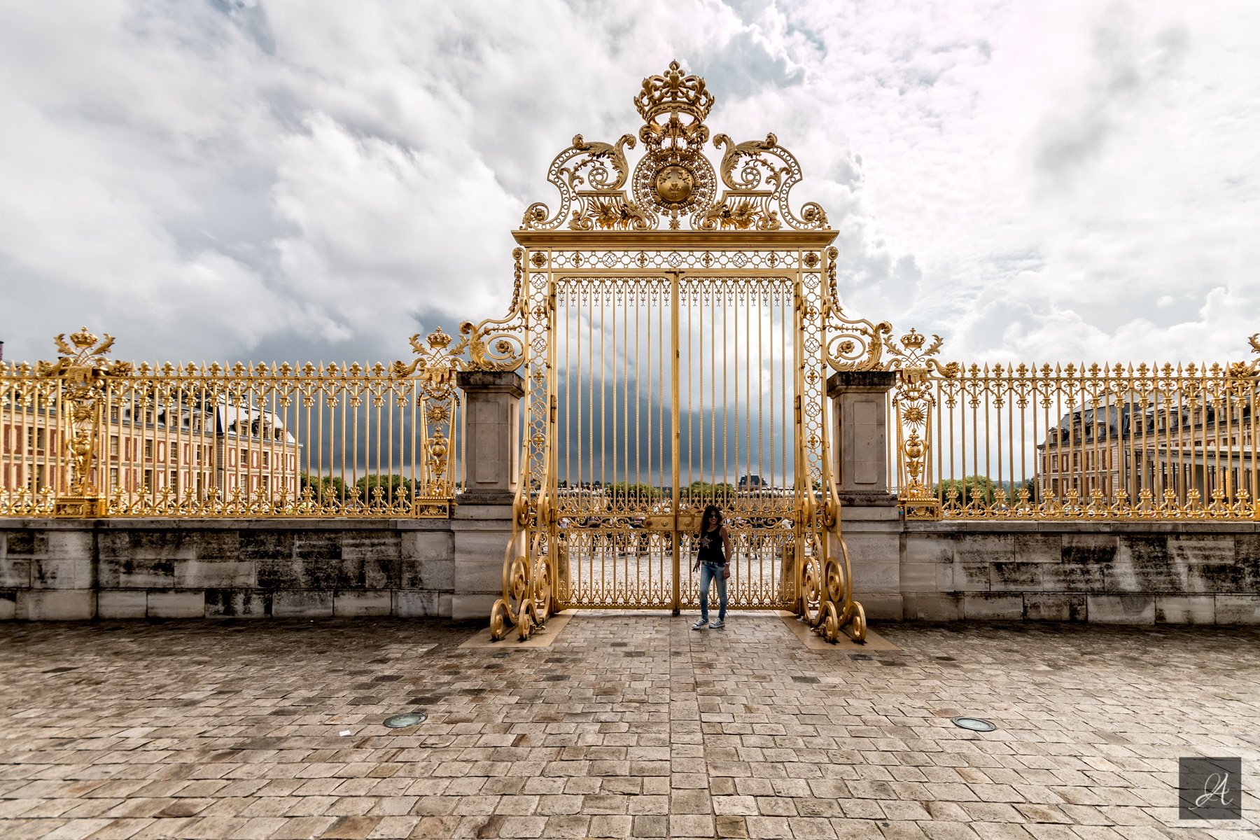 Золотая ворота сайт. Версальский дворец ворота. Королевские ворота Версальского дворца. Версаль Франция ворота. Версальский дворец Эстетика.