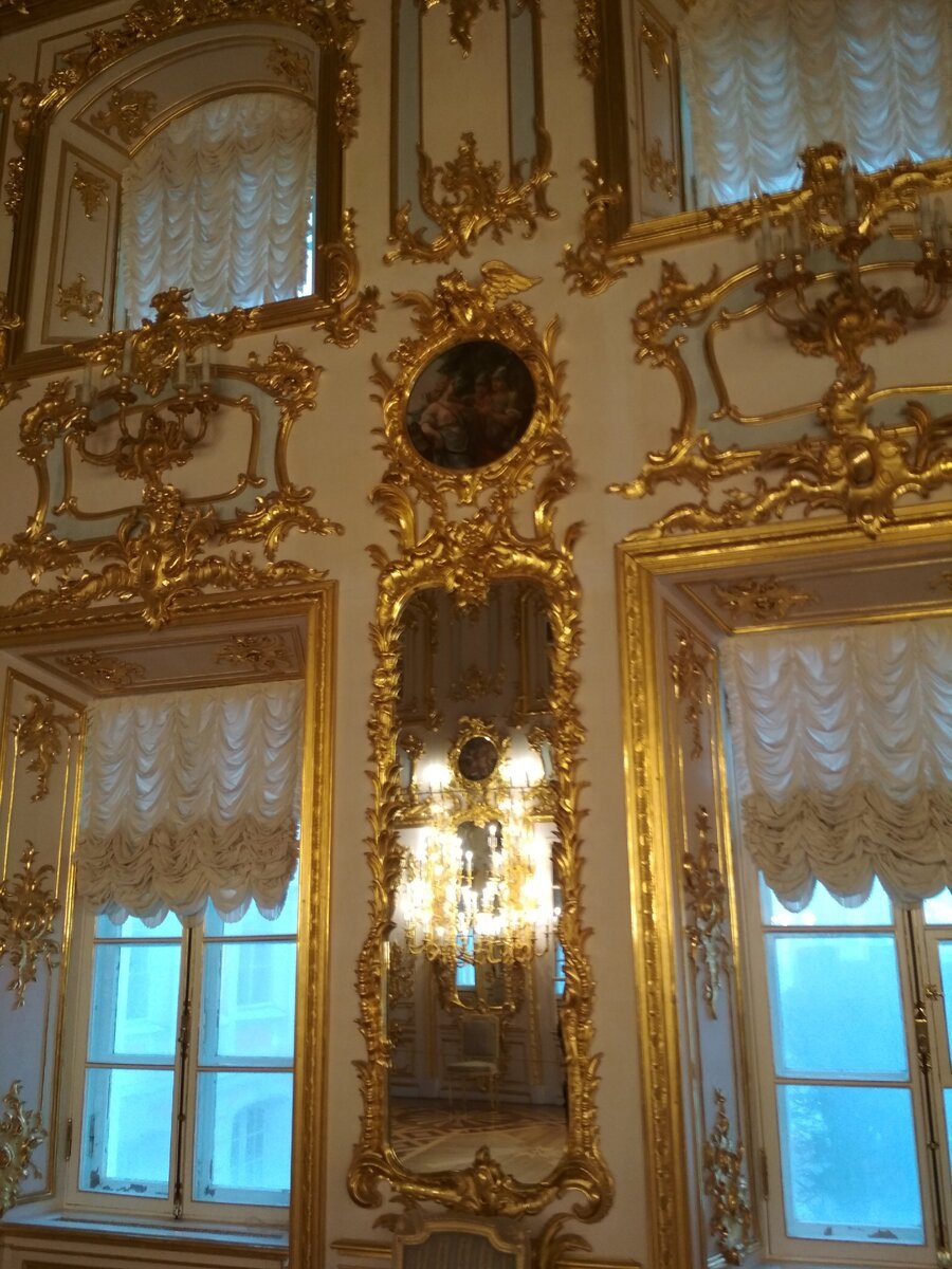 Петергофский дворец Тронный зал