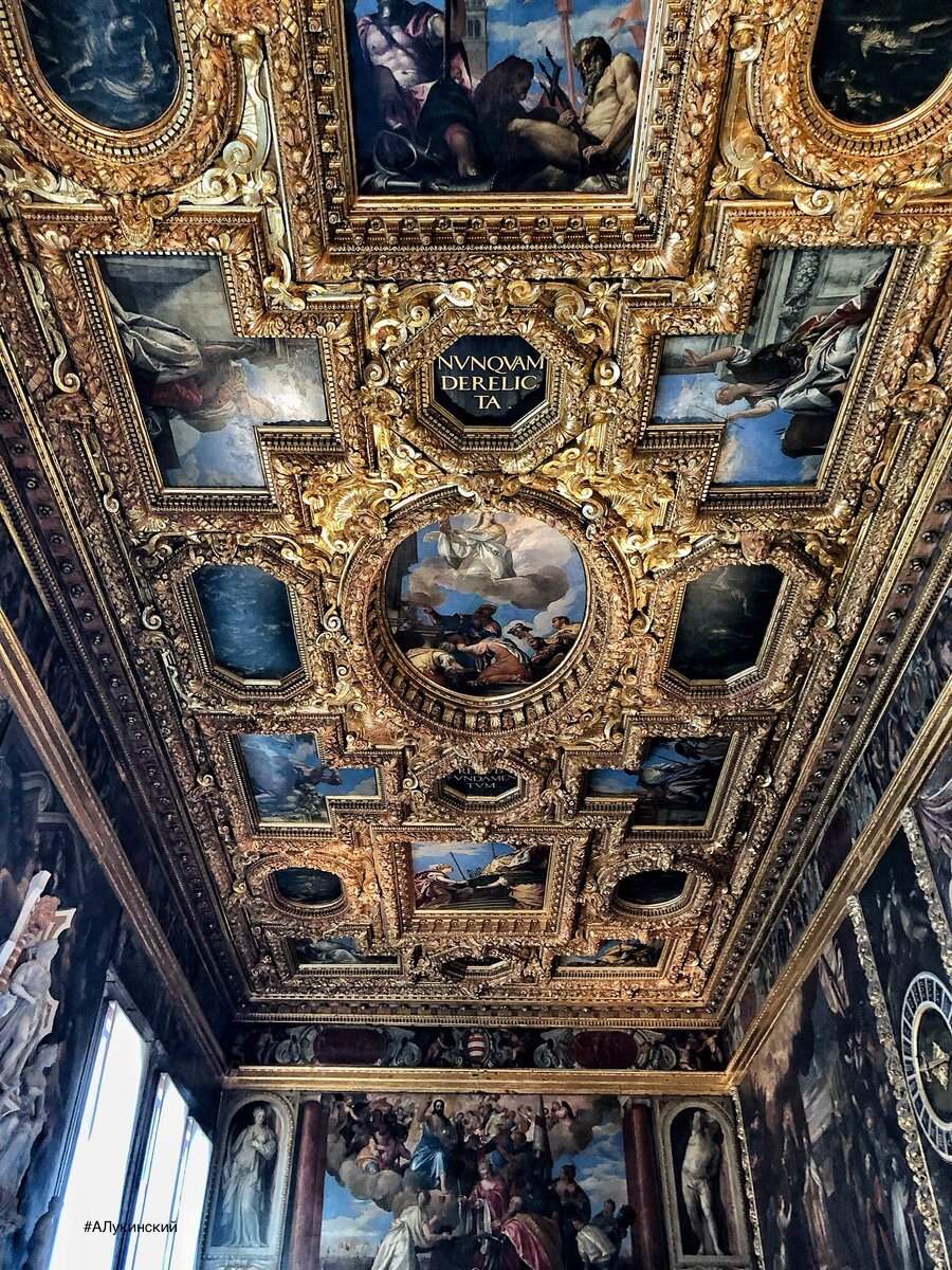 Дворец дожей в Венеции внутри