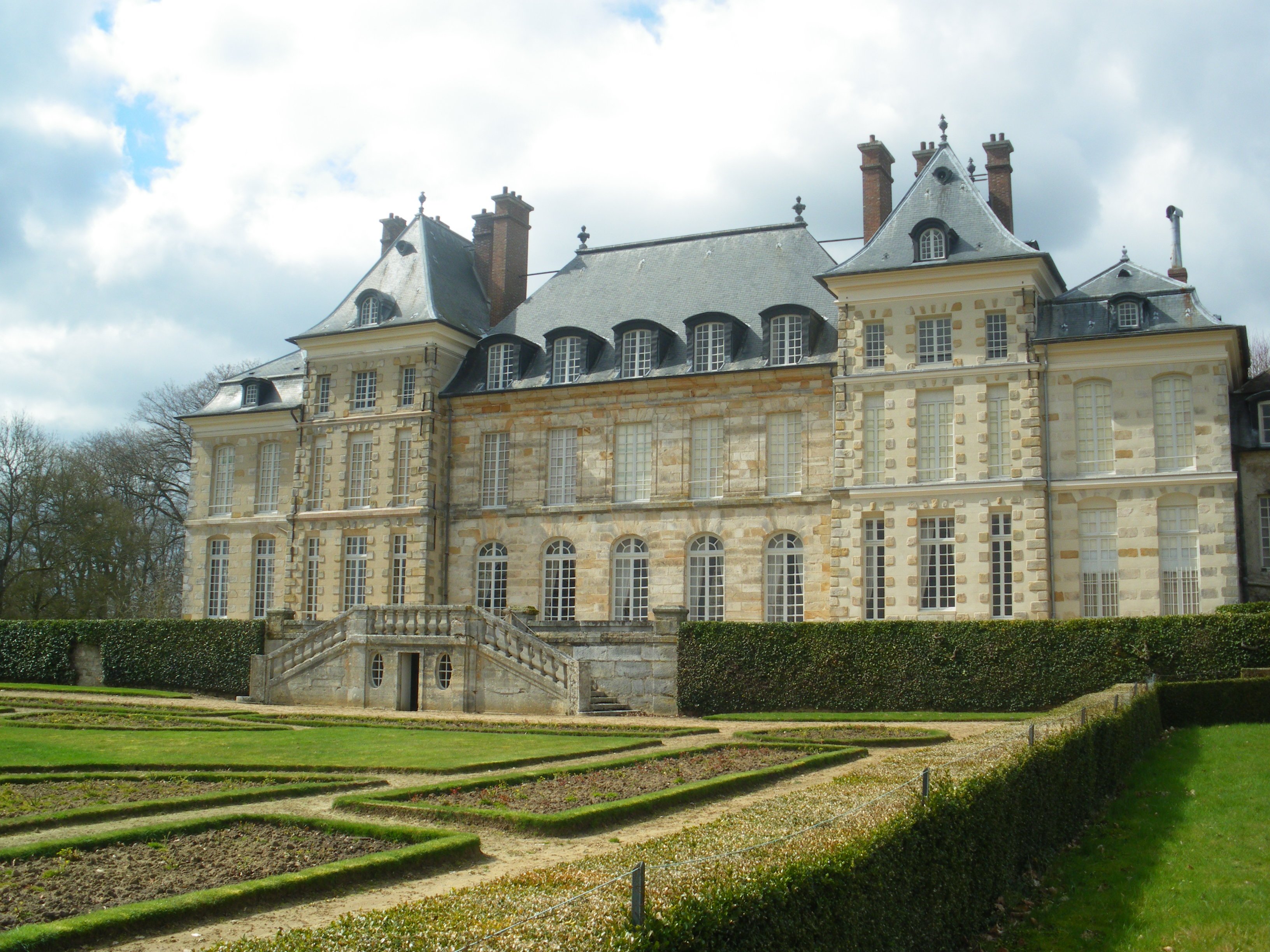 Шато сен. Замок Борегар Франция. Дворец Барвиха Шато. Поместье Шато Андре.