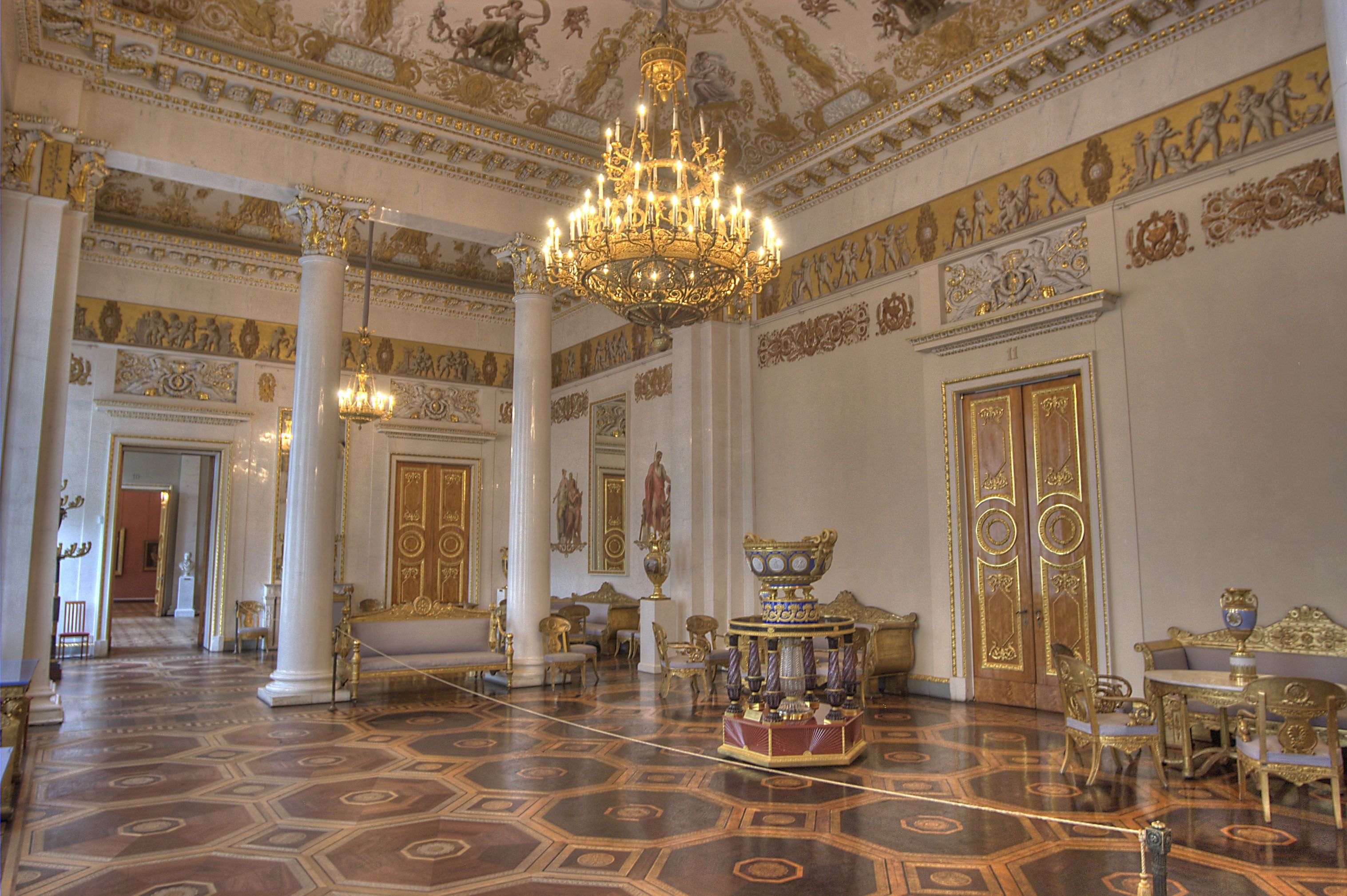 Белый зал Михайловского дворца в Петербурге (47 фото)