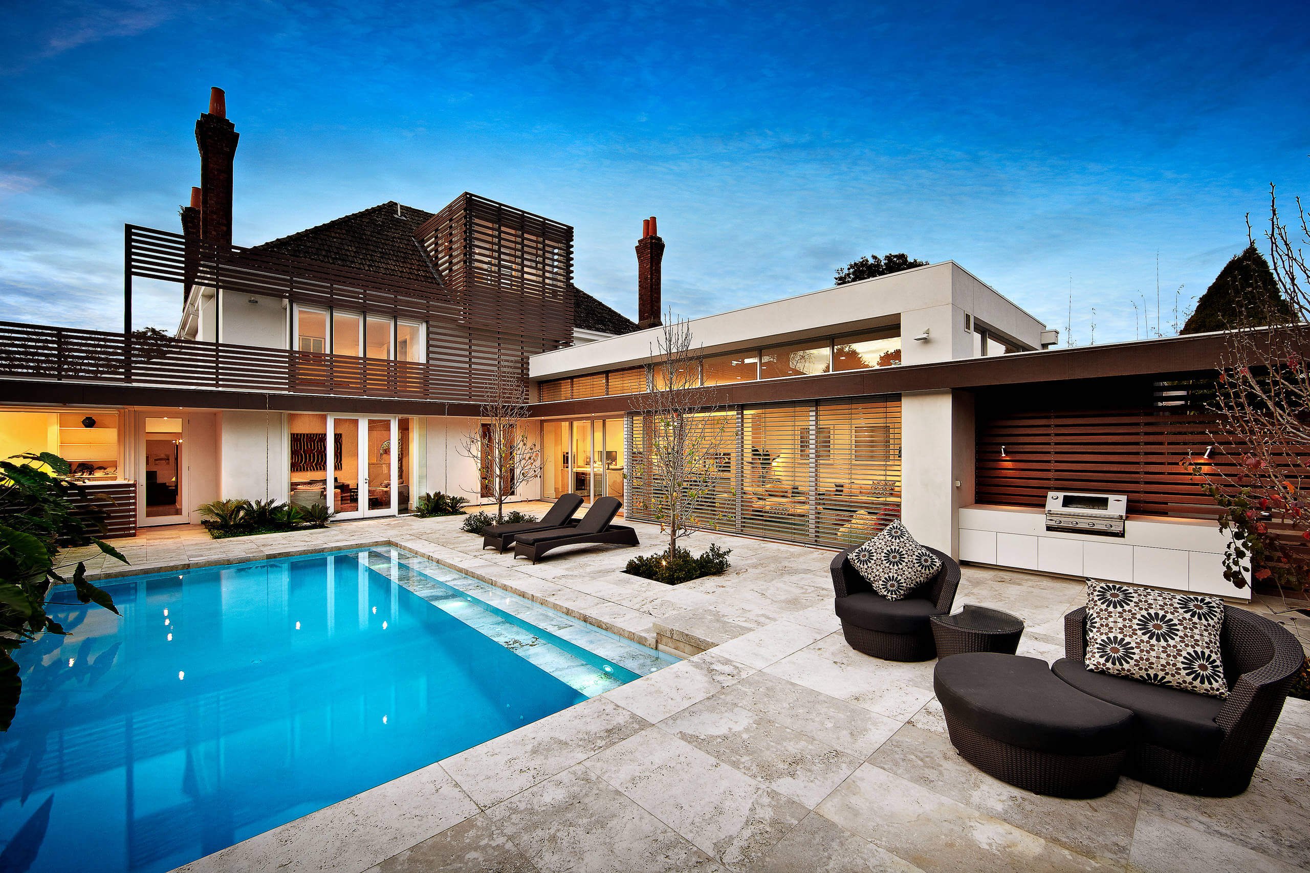 Крутой дом картинка. Четырёхэтажный особняк с бассейном в Нью-Йорке. Дом Марии Шараповой в Лос Анджелесе. Дом с бассейном.