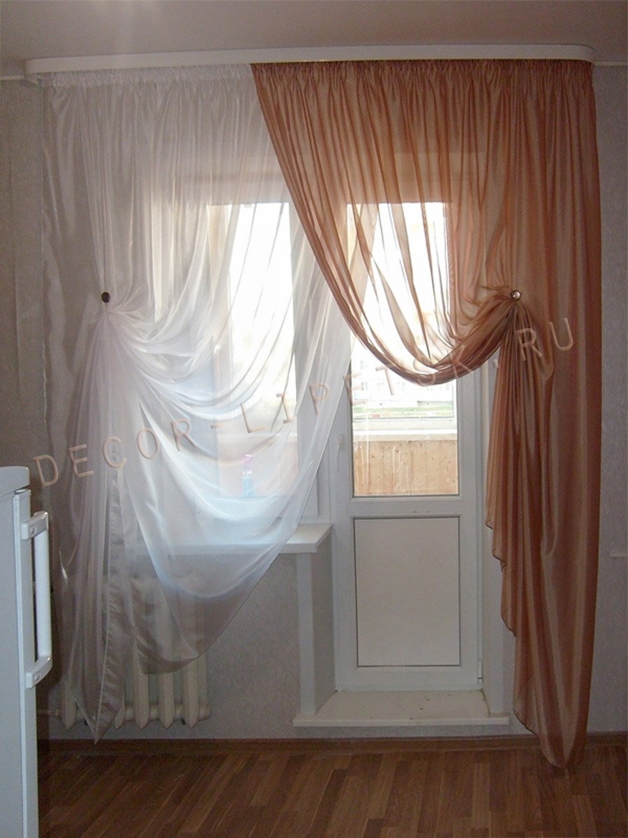 Тюль на окно с балконом