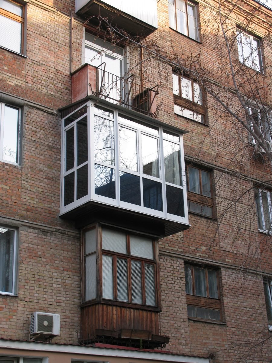 Застекленный балкон в скандинавском стиле