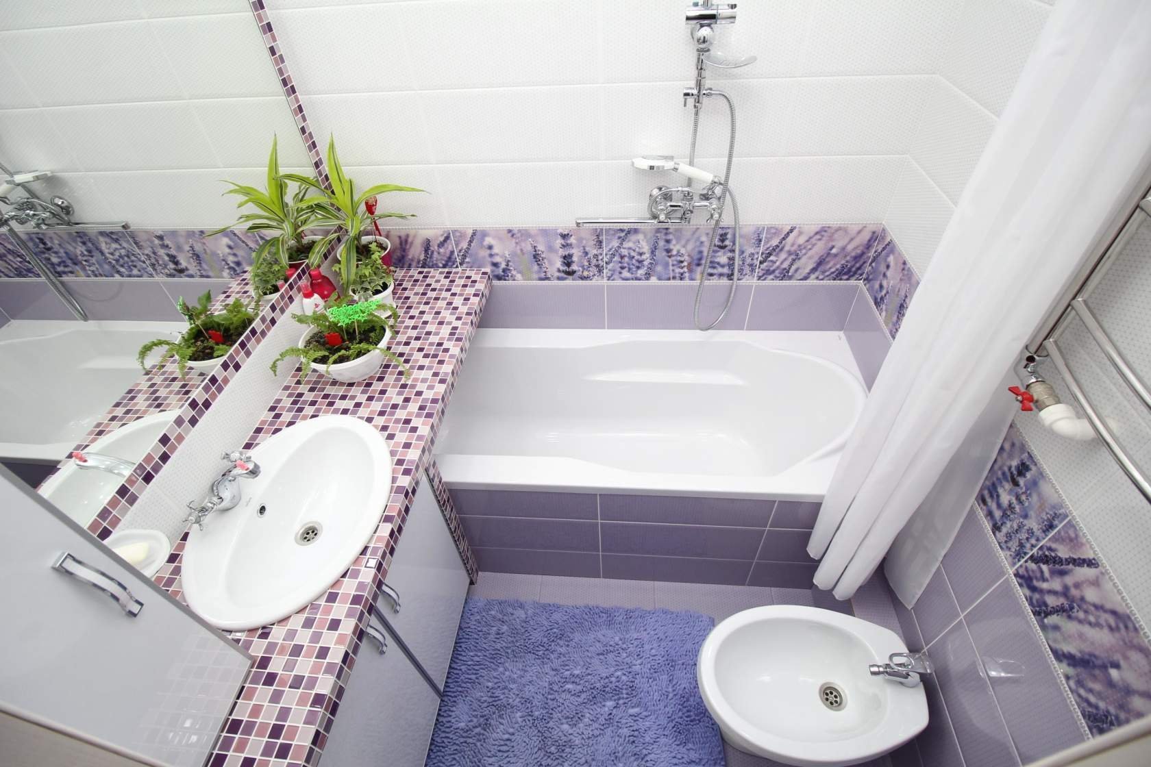 Дизайн маленькой ванной комнаты фото без туалета. Декор маленькой ванной комнаты. Небольшие Ванные комнаты. Маленькая ванная комната. Дизайн маленькой ванной комнаты.