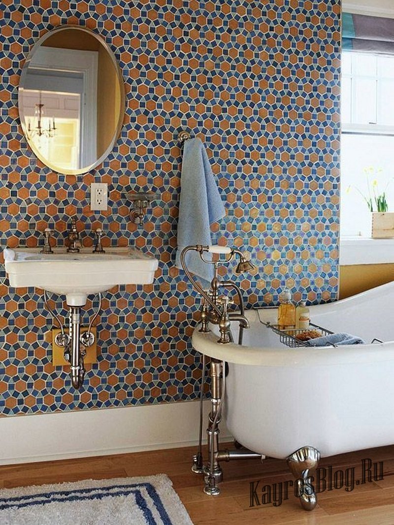 Бело голубая мозаика в ванной
