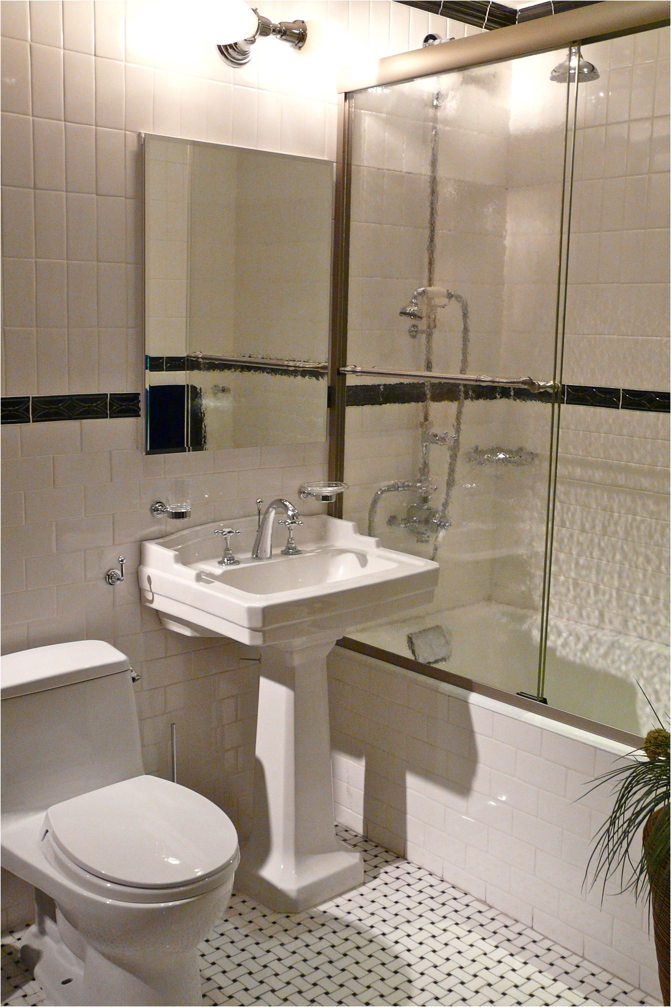 Маленькая ванная комната хрущевки. Ванная комната вхрющевке. Ванная комната Хрущева. Ванные комнаты в хрущевке. Ванная комнатахрушевка.