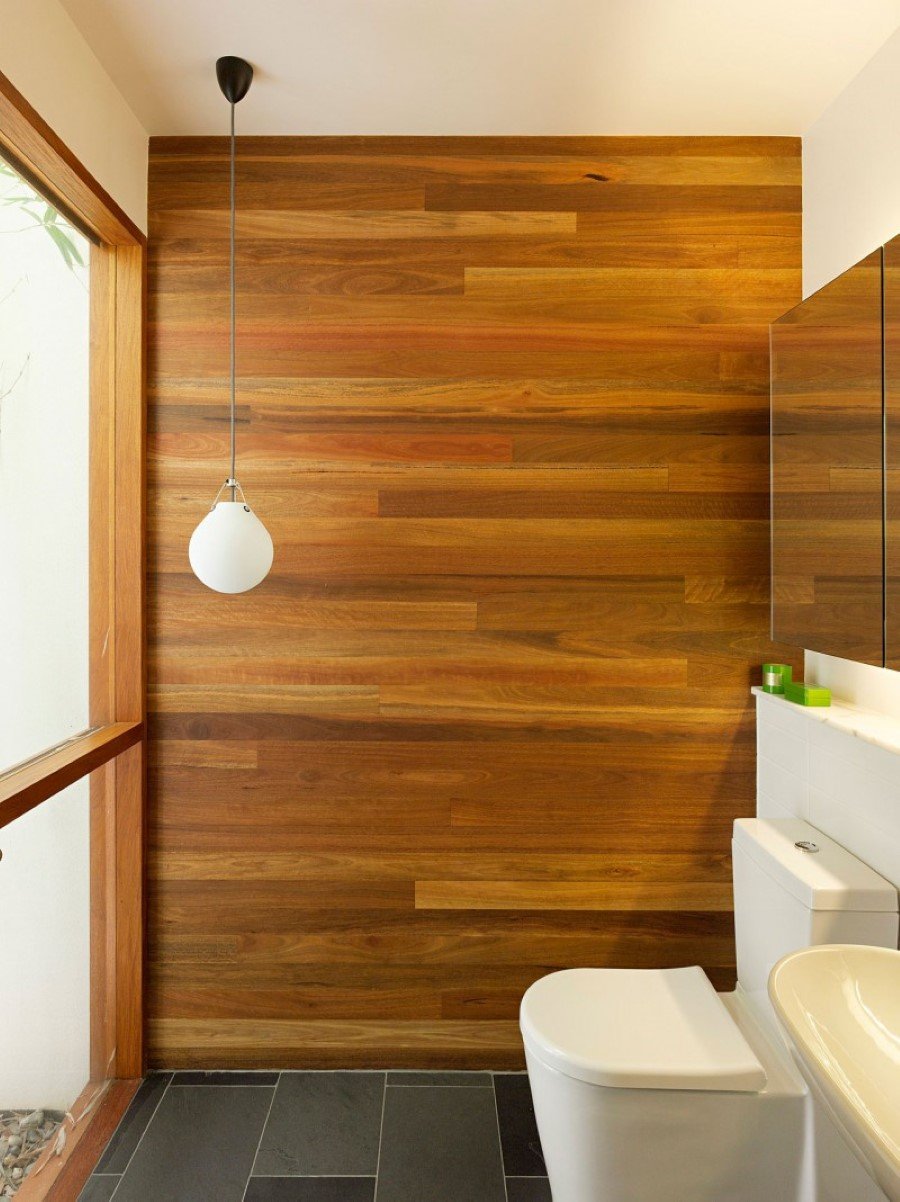 Деревянные панели в ванной комнате