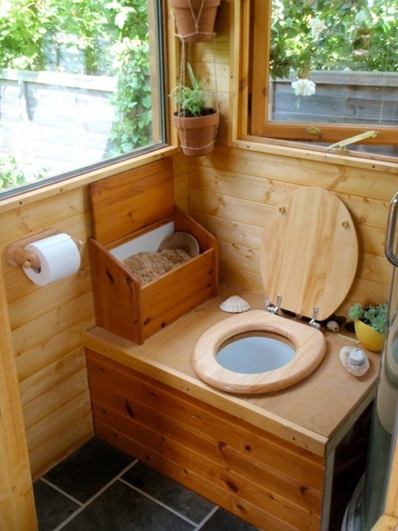 Оригинальный туалет на даче