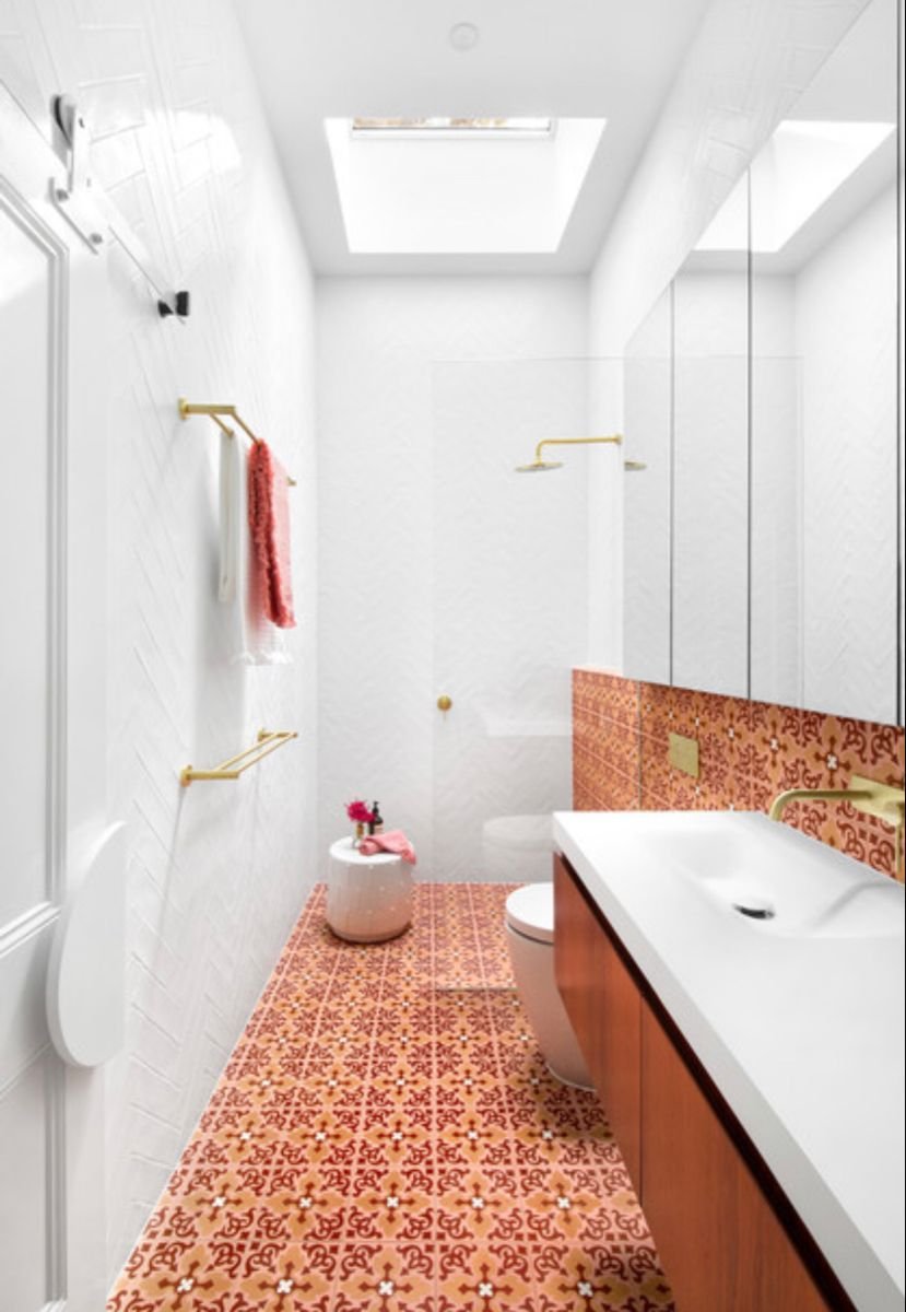 Узкая ванная комната дизайн