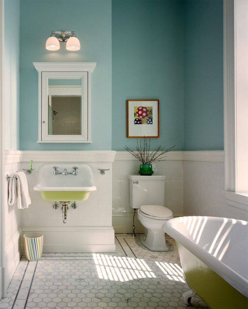 Крашеные стены в ванной