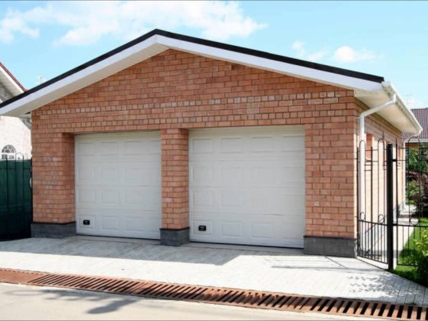 Можно ли на участке построить гараж. Кирпичный гараж. Стройка гаража. Гараж из кирпича проекты. Красивые гаражи из кирпича.