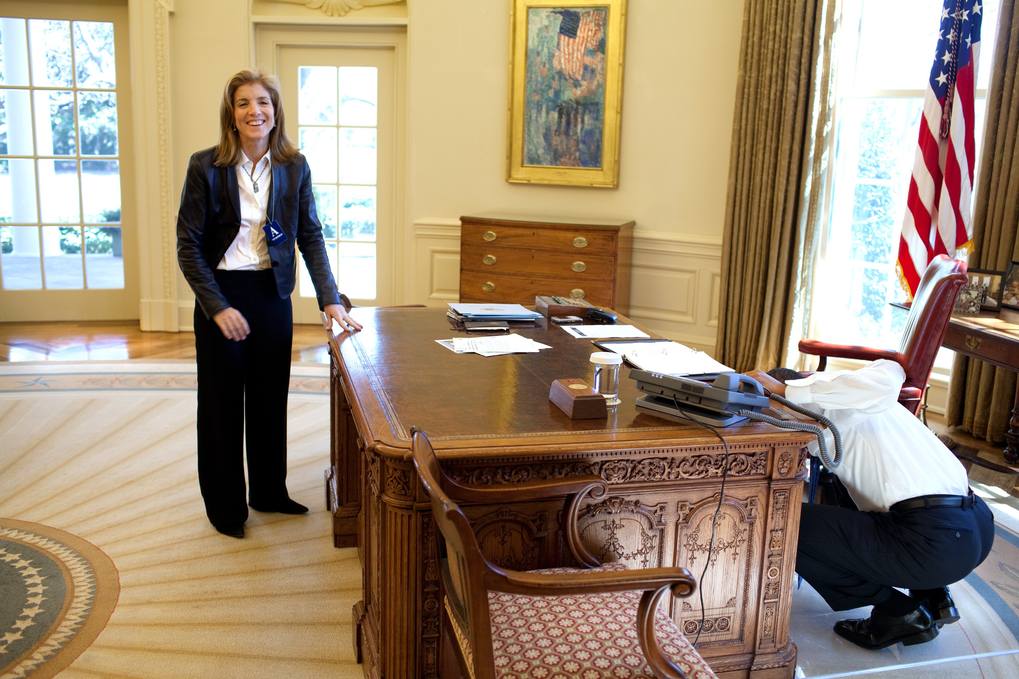 Стол президента США В Овальном кабинете