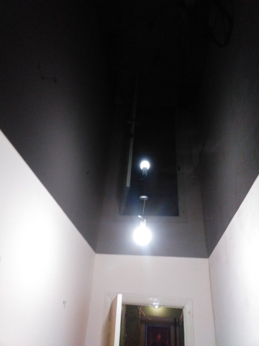 фото черных глянцевых потолков