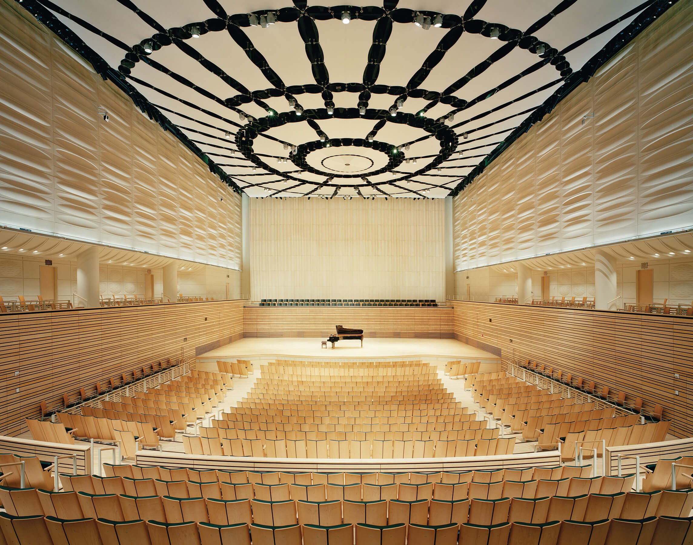 Небольшой концертный зал. Маленькие концертные залы. Интерьер концертного зала современный. Дизайн концертного зала.