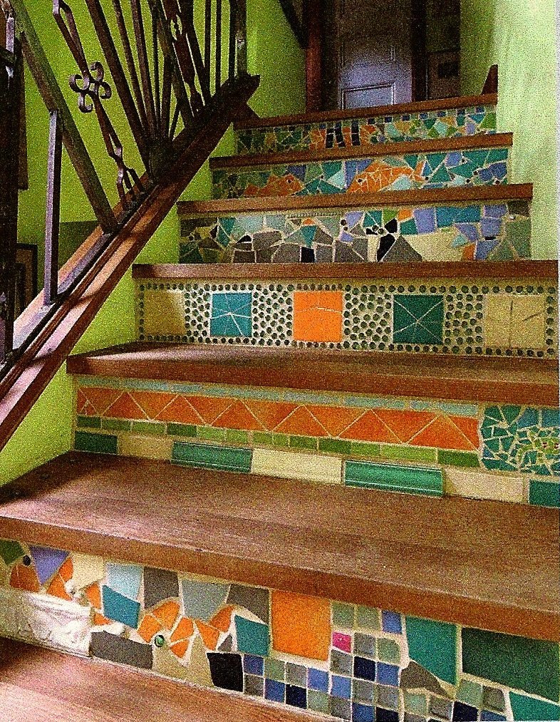 Мозаичные дома. Мозаика на лестнице. Лестница отделанная мозаикой. Ступени из мозаики. Ступеньки из мозаики.