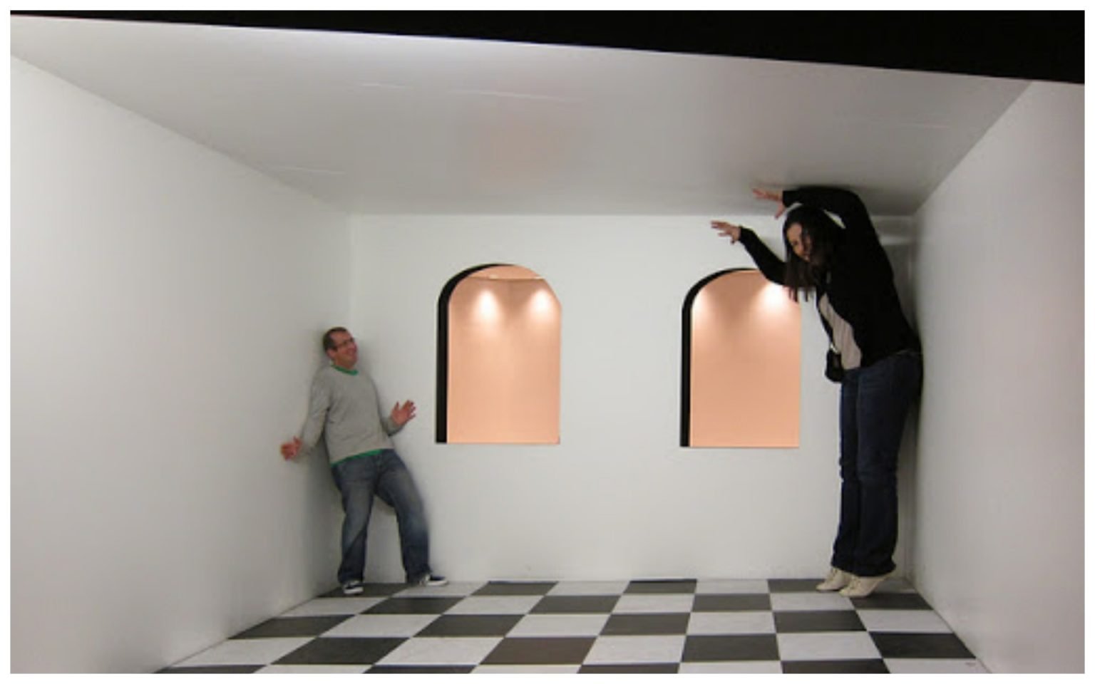 Оптическая иллюзия комната Эймса