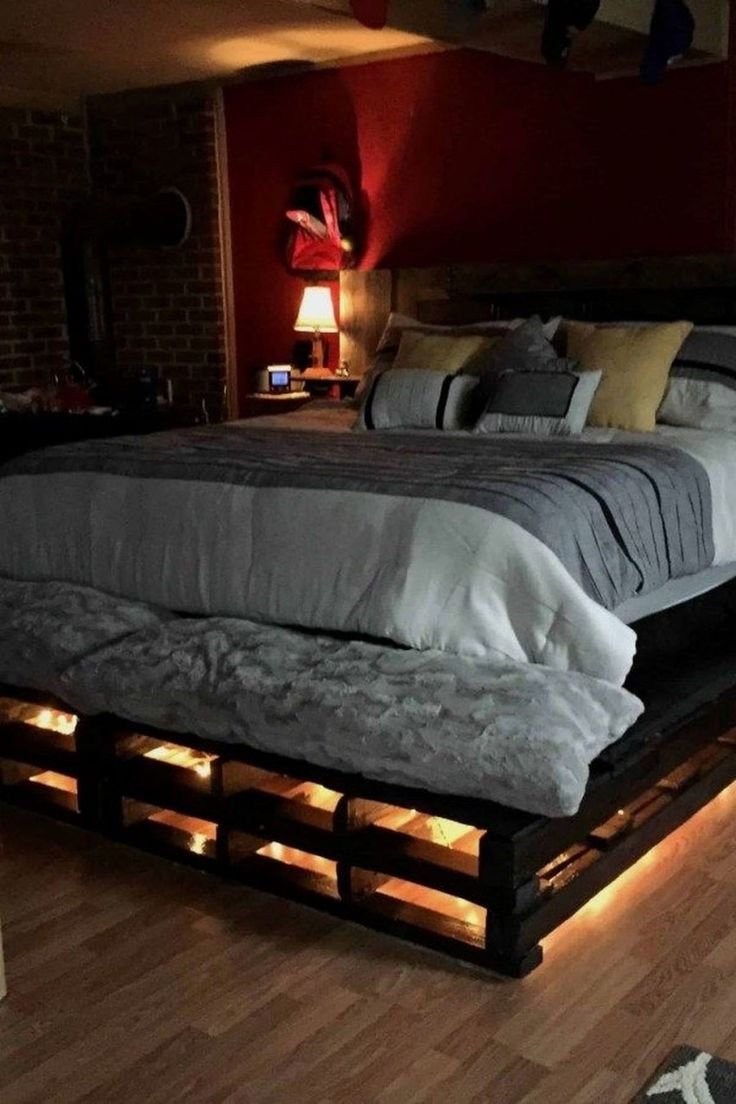 Кровать подиум лофт палеты