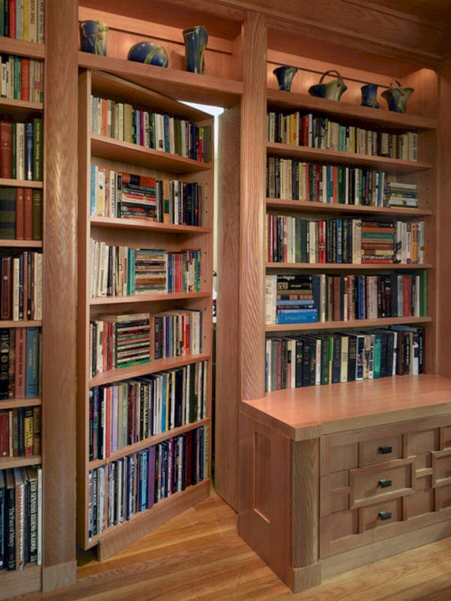 Книжный шкаф