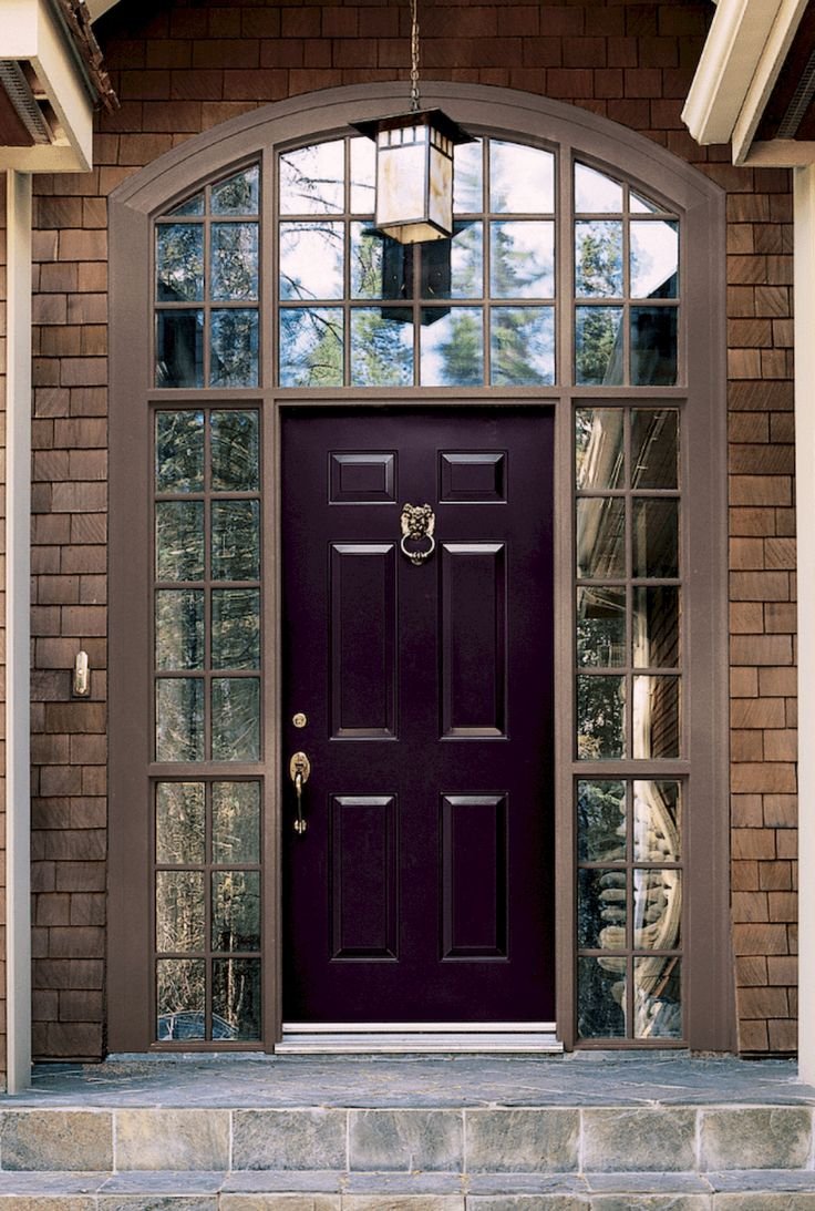 Красивая дверь в дом