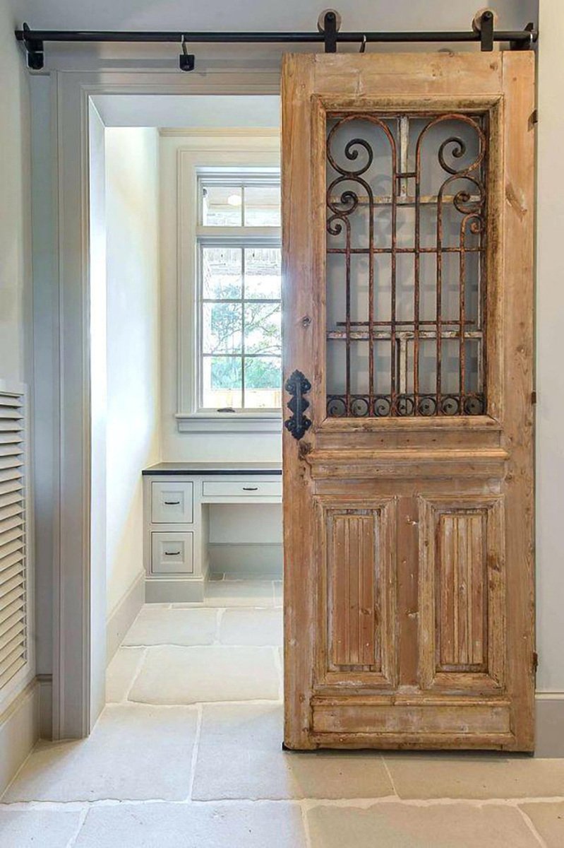 Винтажная деревянная дверь