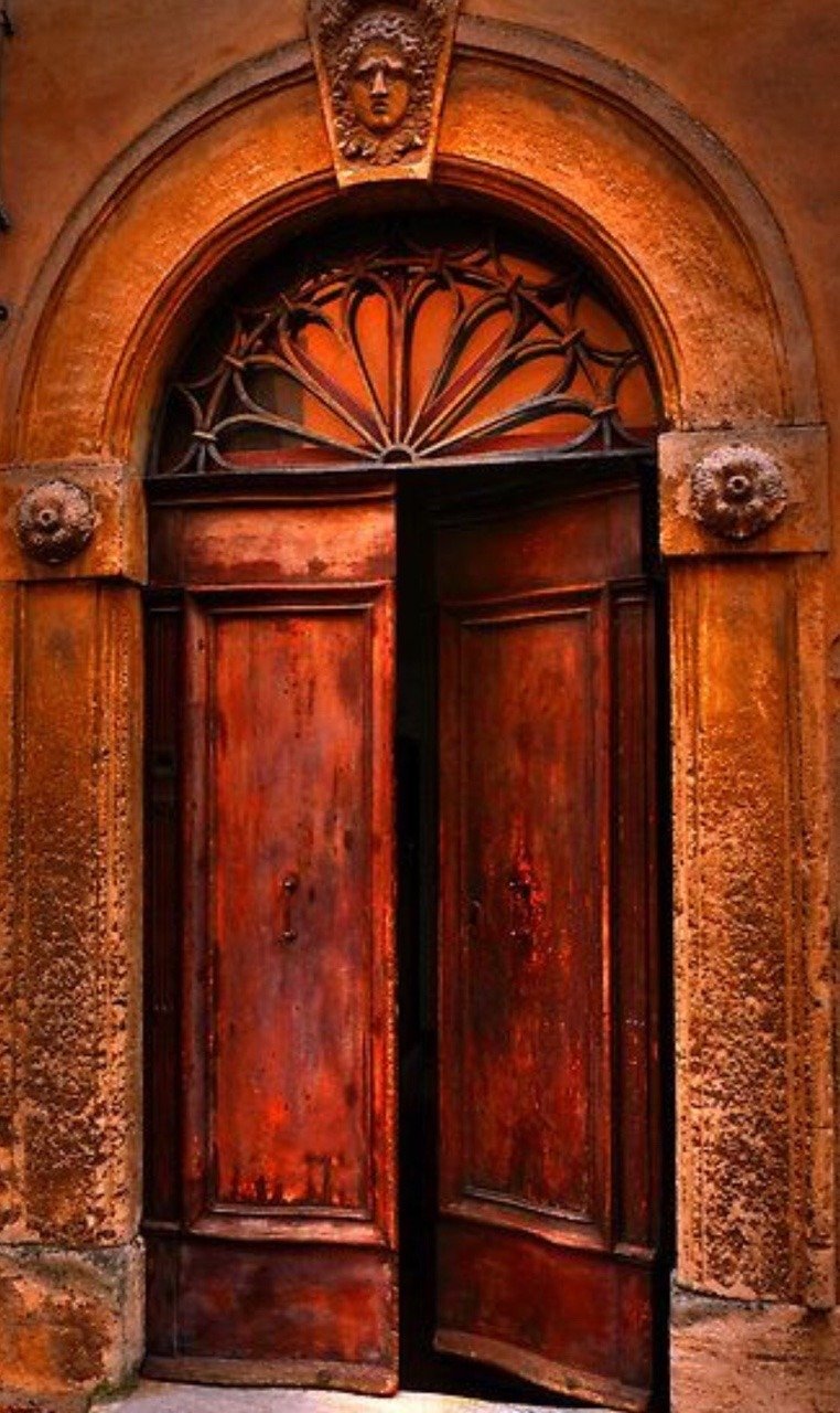 Красивые двери