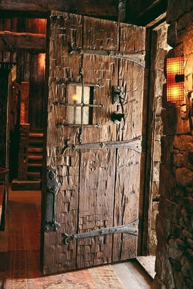 Дверь под средневековье