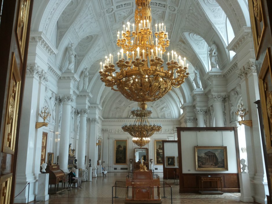 Большой старый Эрмитаж в Санкт-Петербурге