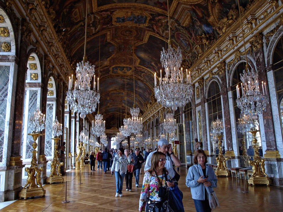 Версаль. Зеркальная галерея Версальского дворца.