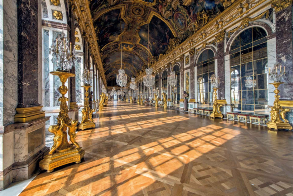 Зеркальном зале Версальского дворца