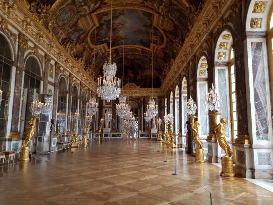 Зеркальная галерея Версальского дворца снаружи