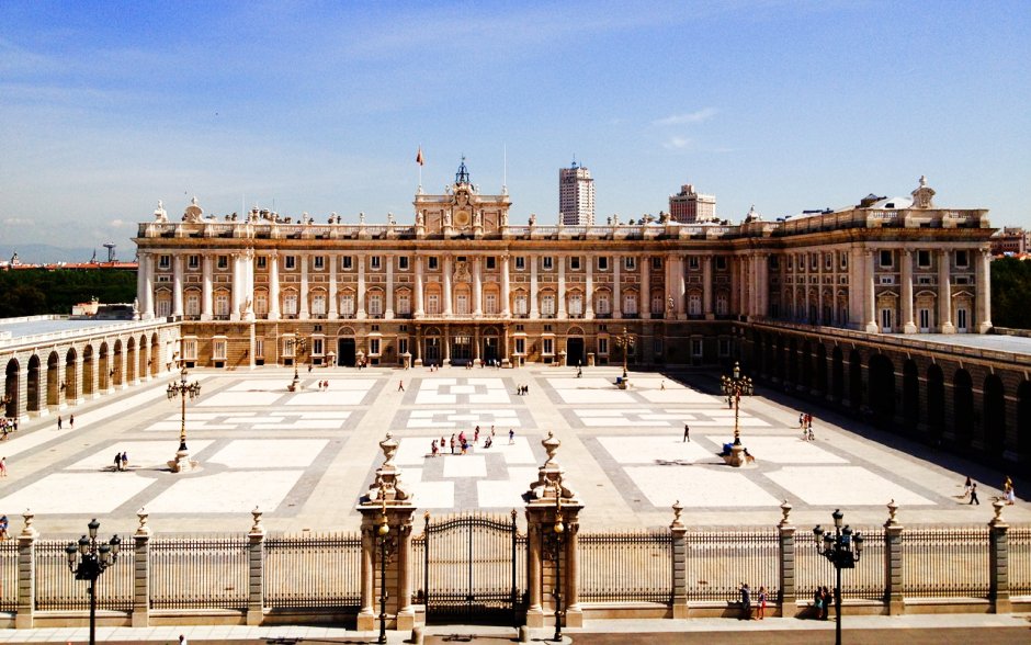 Королевский дворец в Мадриде фасад