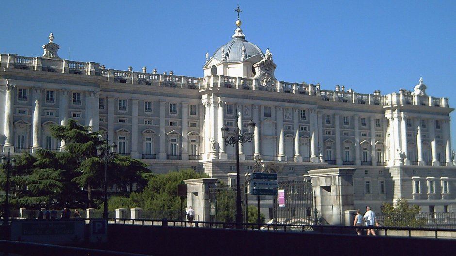 Мадрид Королевский дворец столовая