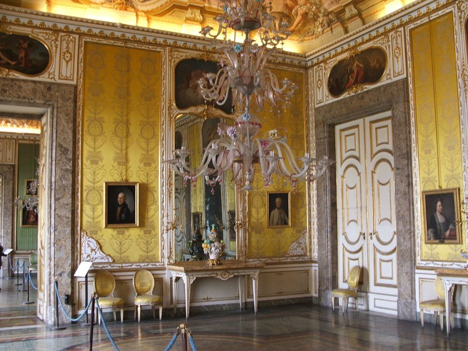 Королевский дворец в Казерте Италия