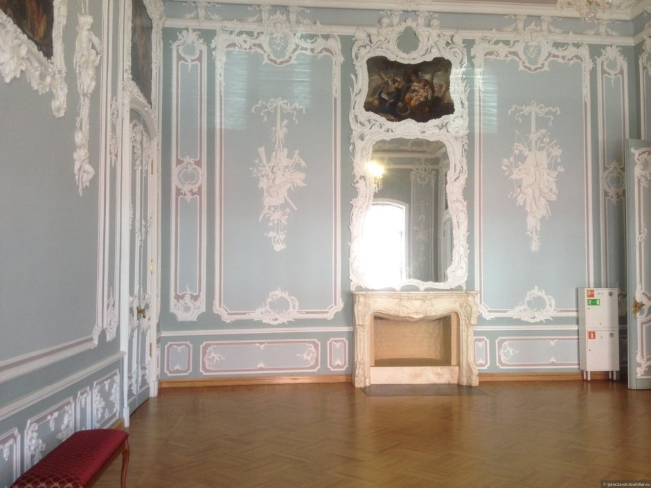 Дворец Белосельских-Белозерских малиновая гостиная