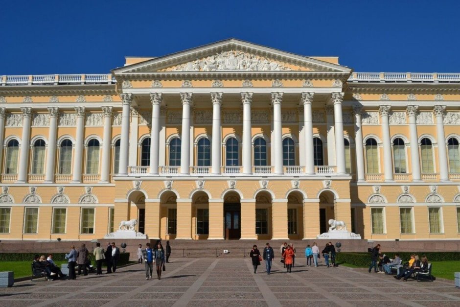 Залы русского музея в Санкт-Петербурге