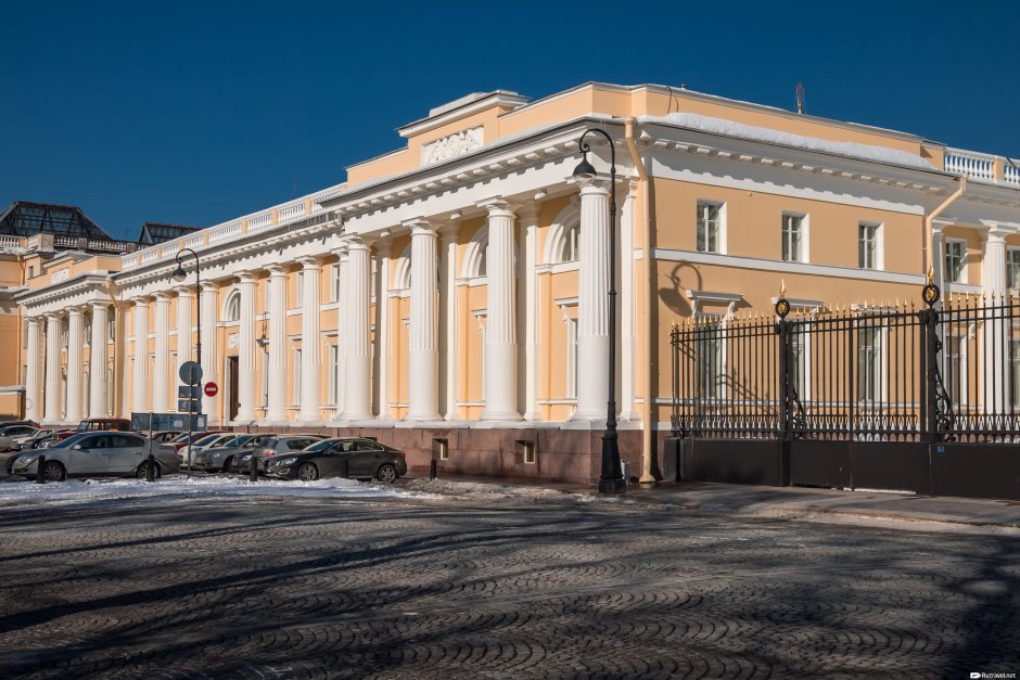 Корпус Бенуа в Санкт-Петербурге