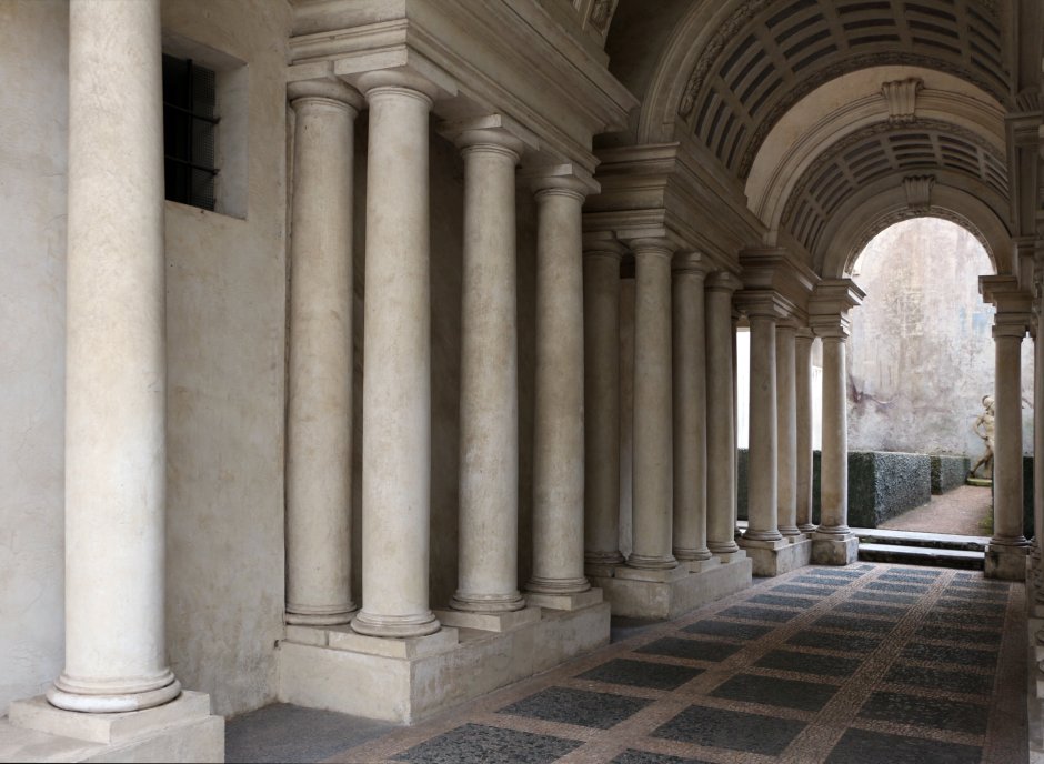 Колоннады тосканского ордена Бернини