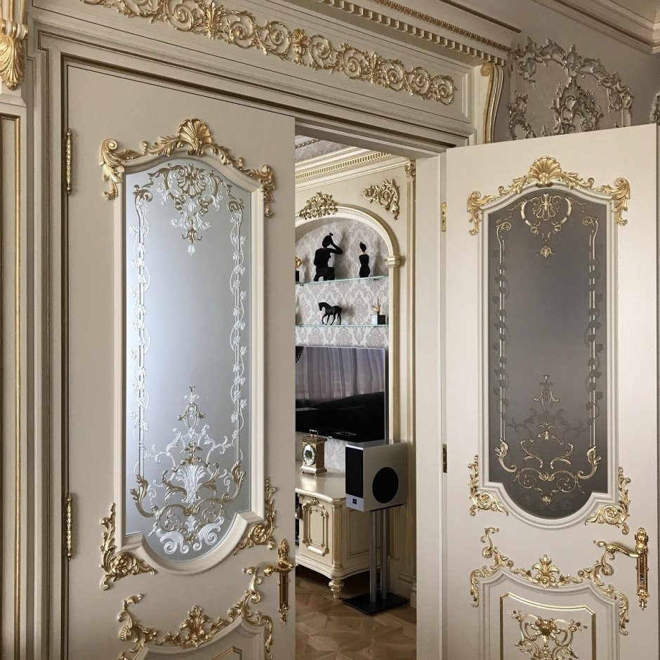 Двери в дворцовом стиле