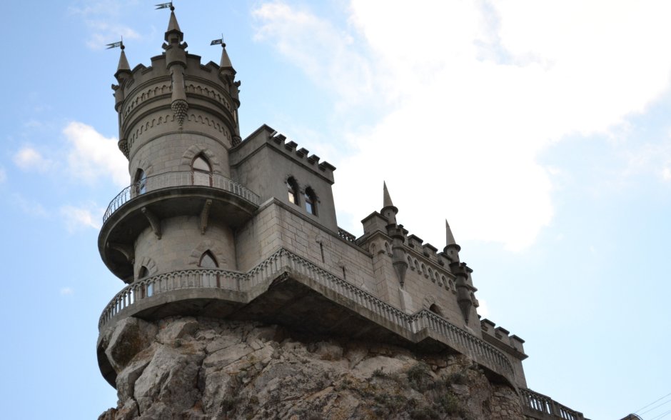 Дворец Ласточкино гнездо в Крыму (82 фото)